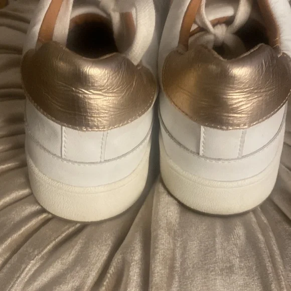 🎀 Lucky Brand Hinta Sneakers Women's Size 8 White Gold Leather Athletic Shoes - Picture 8 of 12